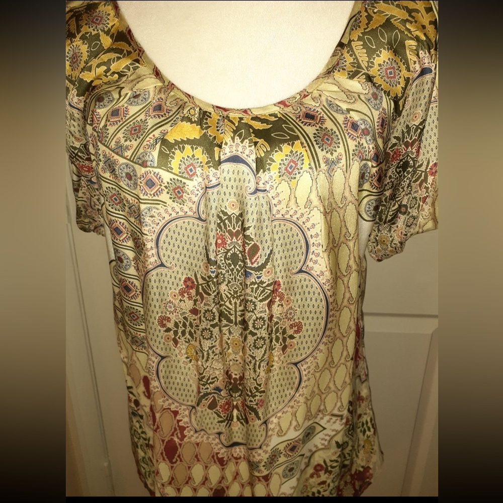 Sundance Brand 100% Silk Women’s Top Size Medium Great Condition Beautiful Top!